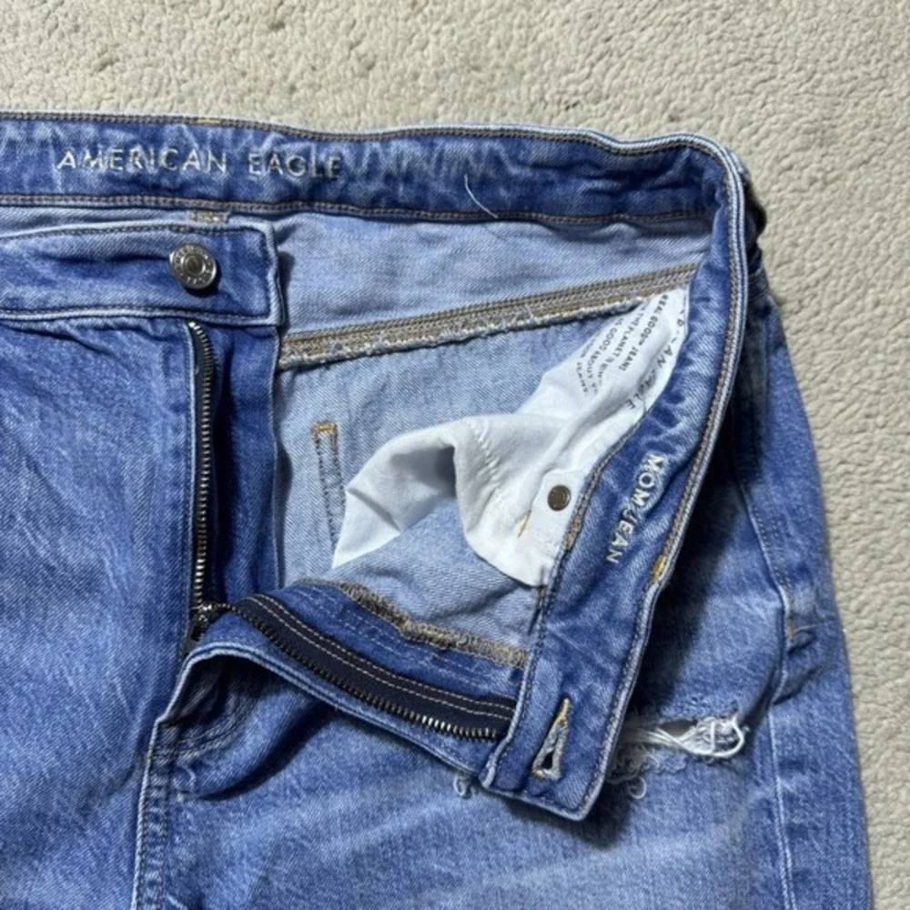 American Eagle Jeans Womens 14 Mom Jean Distressed Light Wash‎ Cotton Meas 32x27